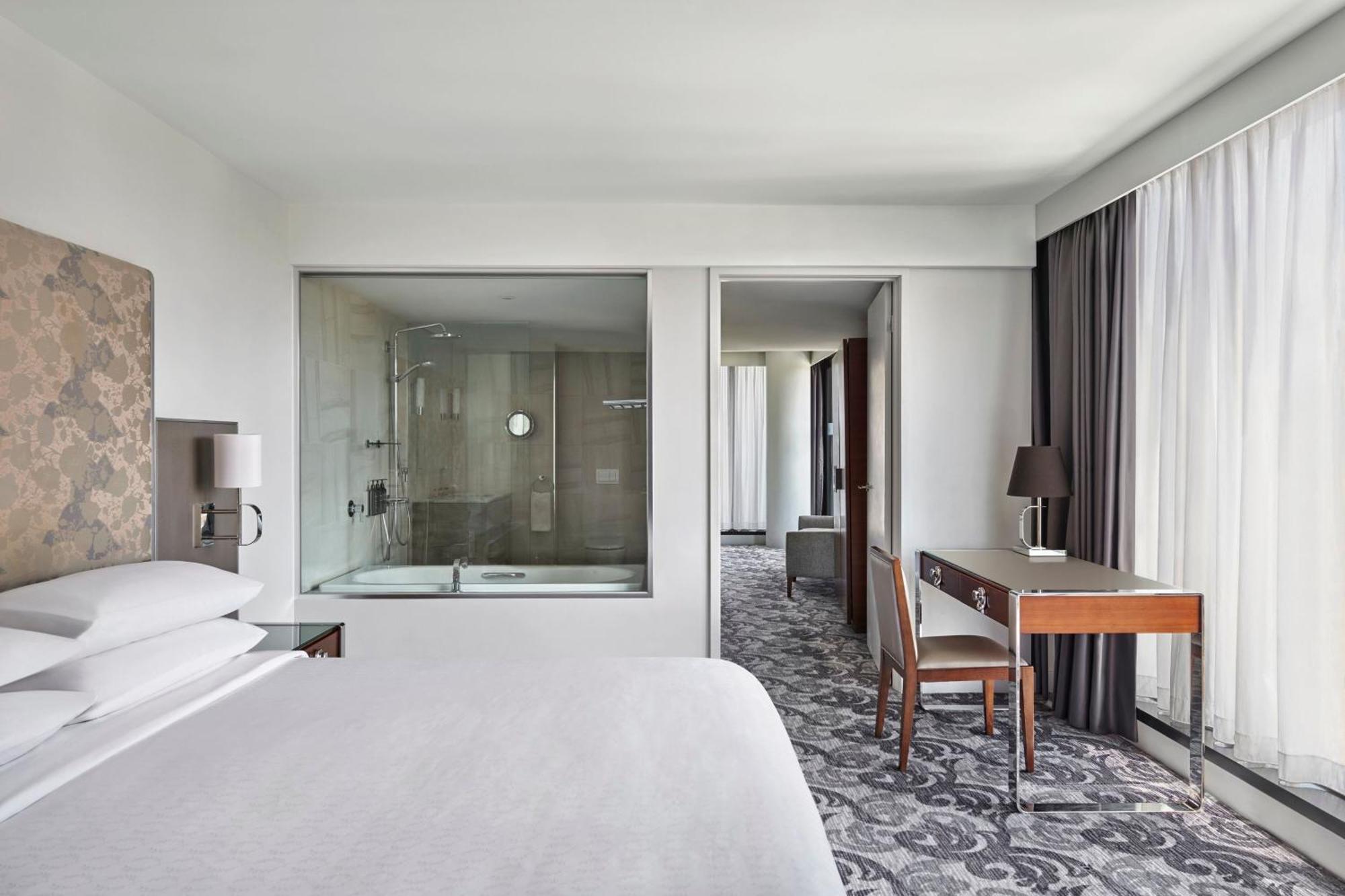 Sheraton Melbourne Hotel Extérieur photo A guest room at the hotel