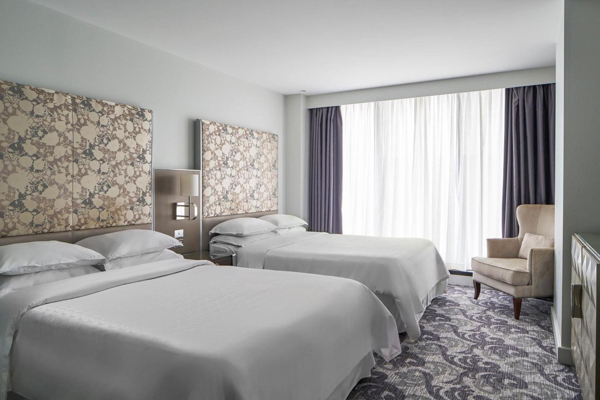 Sheraton Melbourne Hotel Extérieur photo A guest room at the hotel